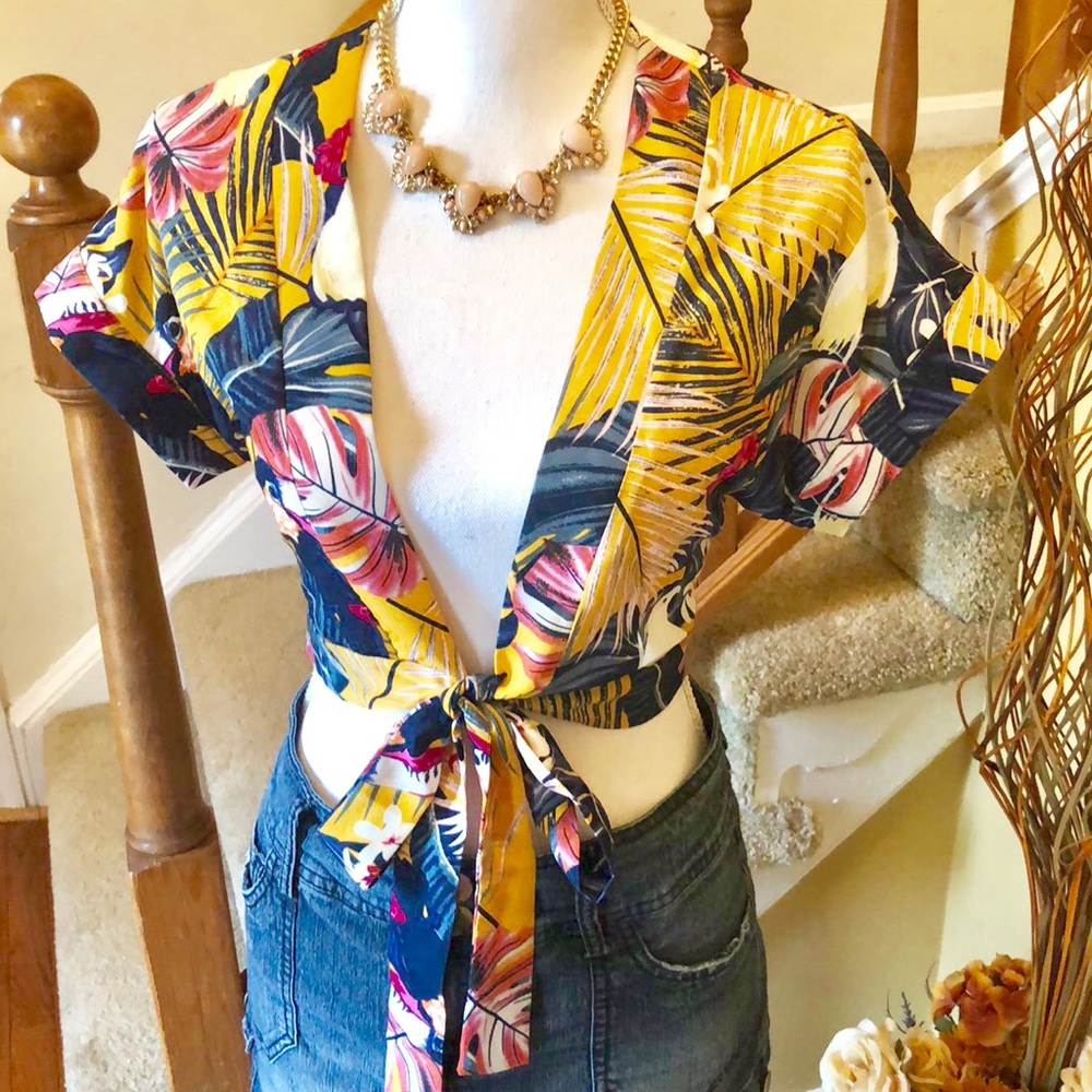 Shein Cropped Front Tie Tropical Top
